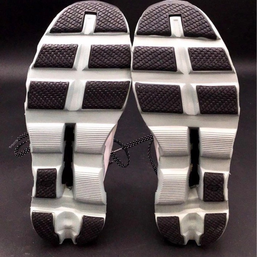On Running Black and White Athletic Shoes - Picture 4 of 6